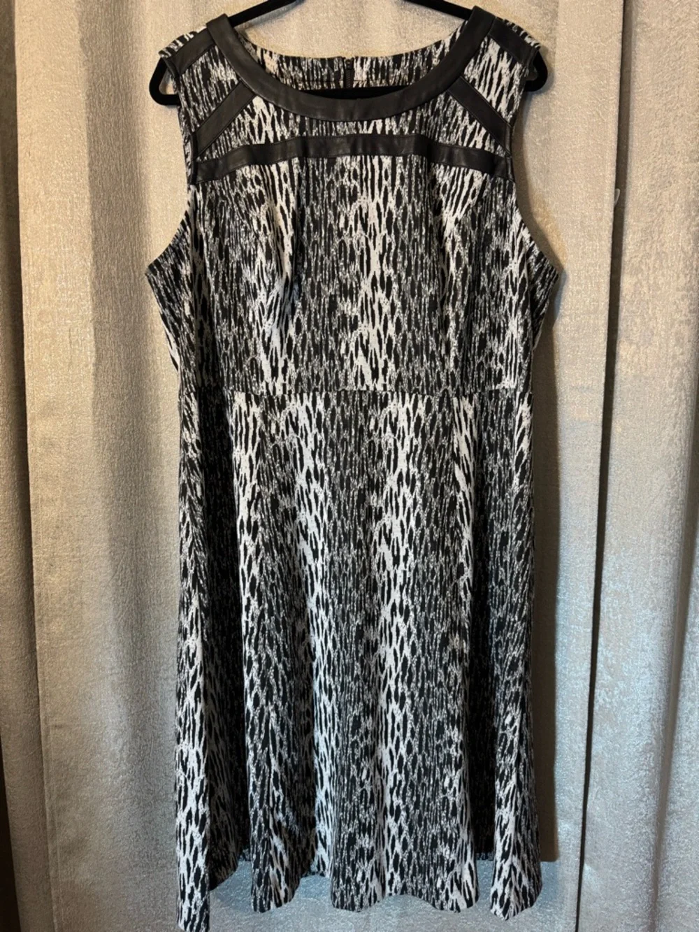 Lane Bryant Black and White Sleeveless Patterned Midi Dress